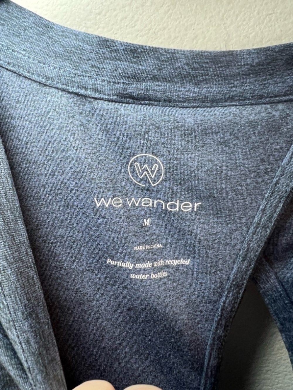 We Wander Sleeveless Keyhole Back Tank Top Shirt Blue Stretch Yoga Sporty Medium - Picture 7 of 12